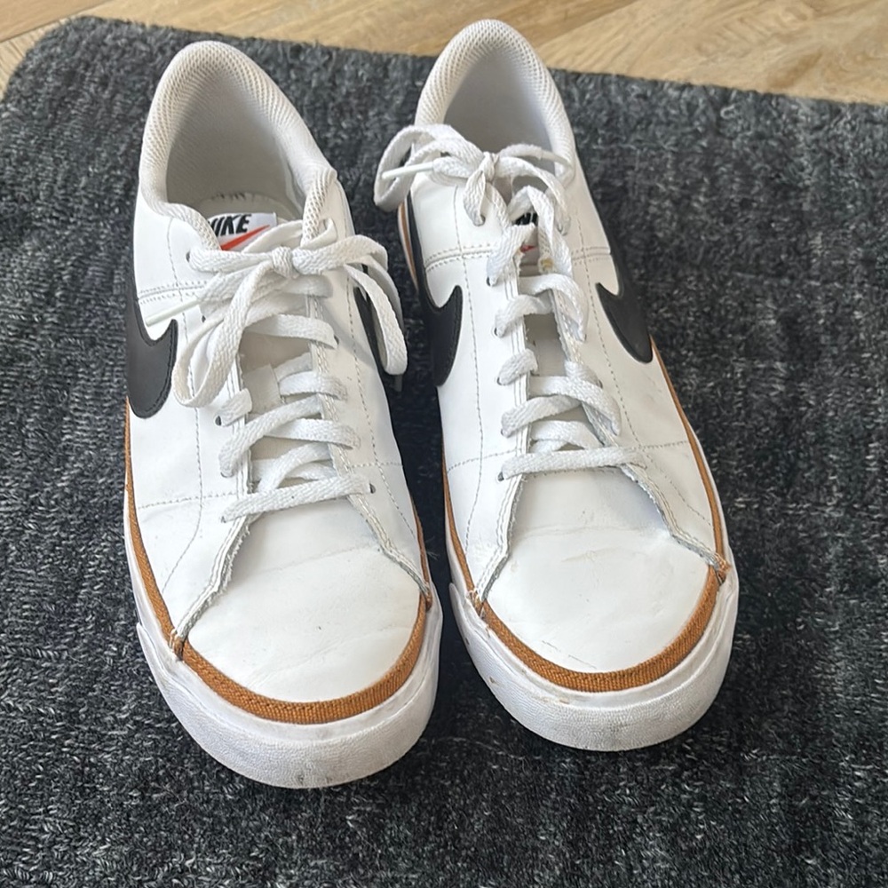 Nike White and Black Classic Sneakers with Gum Sole
